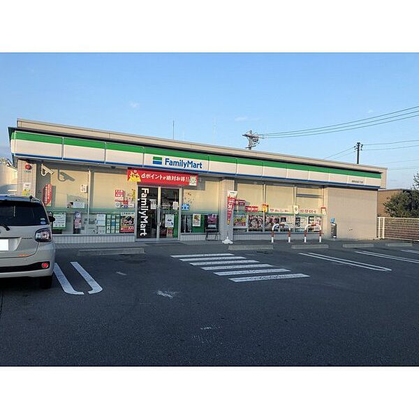 画像7:コンビニ「ファミリーマート長野吉田四丁目店まで775ｍ」