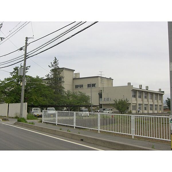 画像24:中学校「上田市立第一中学校まで1618ｍ」