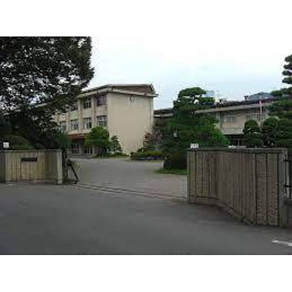 画像21:高校・高専「長野県上田千曲高校まで2178ｍ」