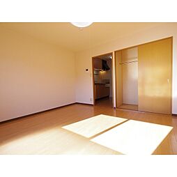 サープラス三好 2階1Kのリビング/ダイニング