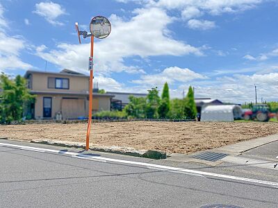 外観：土地約130坪。県道桜川西中在寺線に面す