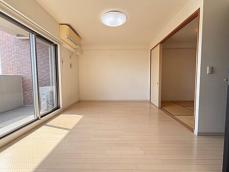床暖房付きのリビング。