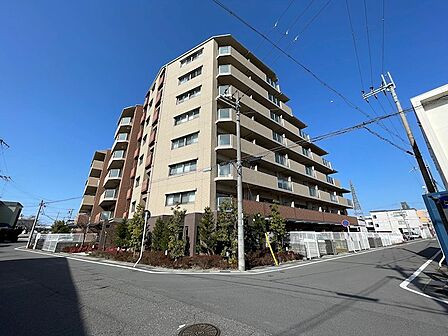 近江八幡駅徒歩8分。平成19年築の駅近マンション。