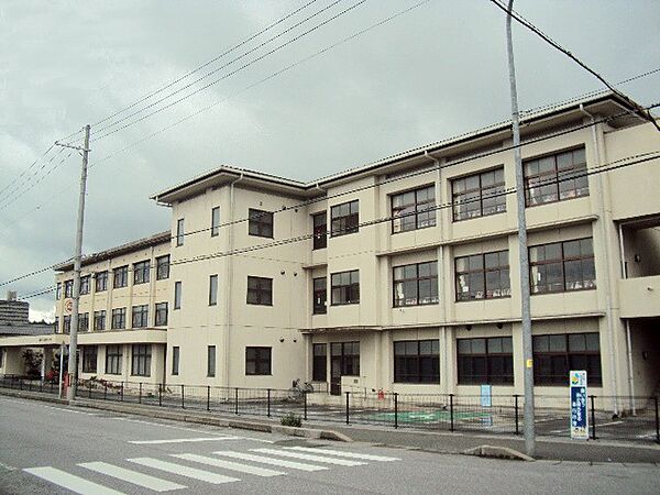 画像19:彦根市立佐和山小学校（1500m）