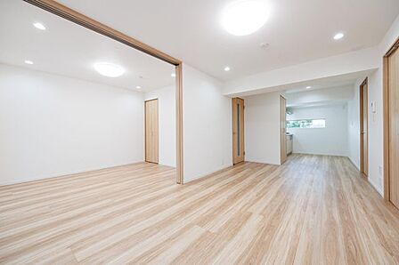 東南向き角部屋につき、陽当たり良好。