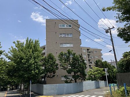 2駅利用可能な立地。(東急田園都市線「鷺沼」駅まで徒歩9分・「宮前平」駅まで徒歩7分)