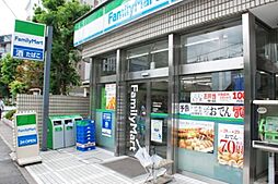 ファミリーマート[700m]