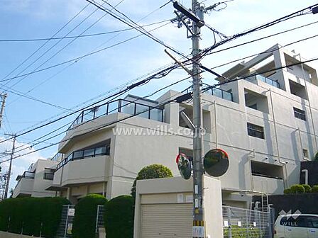 ライオンズマンション雲雀丘花屋敷の外観(北西側から)