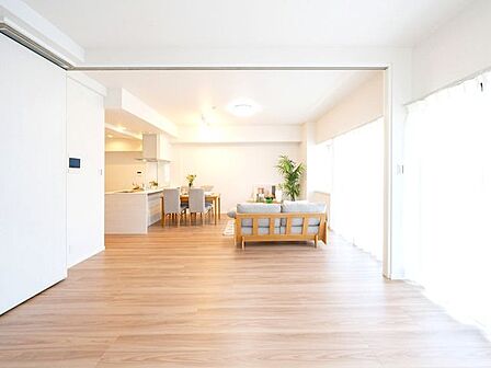 ※洋室(3)との間を仕切る間仕切り壁(ウォールドア)を全開した状態の画像です。約21帖の広々空間としてお使いいただけます。