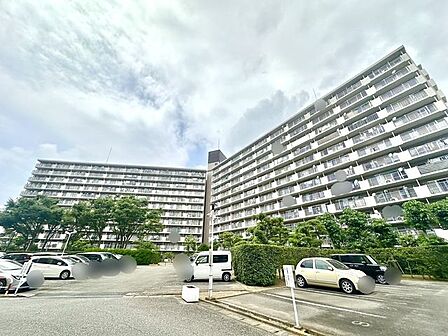 【外観】総戸数497戸の大規模マンション。管理体制良好です。