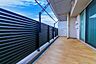バルコニー：12.00m2のバルコニー。家族のお布団やシーツもまとめて干せる広さ。お天気が良い日はお洗濯もはかどりそうです。