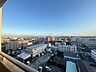 その他：目の前には高い建物がないため視界が広く、街並みや空を遠くまで見渡せる開放的な眺望が広がります。
