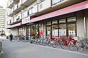 ヤマナカつるまい店 92m