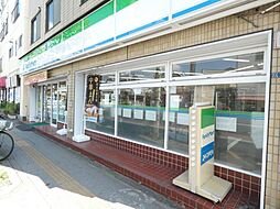 ファミリーマート向島四丁目店 徒歩3分。 180m