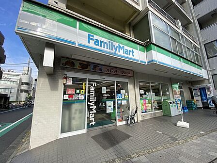 ファミリーマート谷中店 徒歩5分。 340m