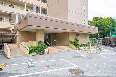 【エントランス】たくさんの人を出迎えるエントランスはマンションの顔です。