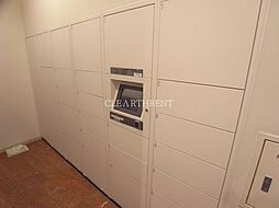不在時も荷物を受け取れる宅配ロッカー