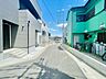 外観：前面道路含む現地写真 