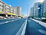 外観：広々とした街並みが、穏やかな日常を予感させる。