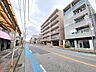 外観：前面道路含む現地写真 