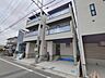 外観：洗練されたフォルムが街並みに馴染む、落ち着いた佇まいの住まいです。