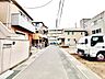 外観：前面道路含む現地写真 