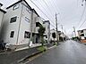 外観：落ち着いた色合いのモダンな外観が周辺の街並みに調和する佇まい