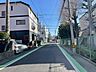 外観：前面道路含む現地写真 