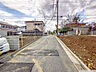 外観：3区画前 前面道路 西方向