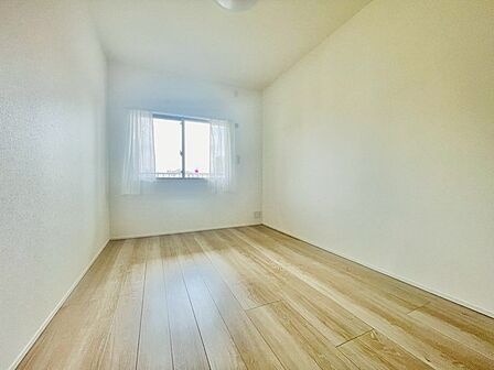 洋室は子供部屋にもちょうどいいサイズ感。