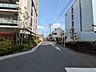 外観：前面道路含む現地写真 