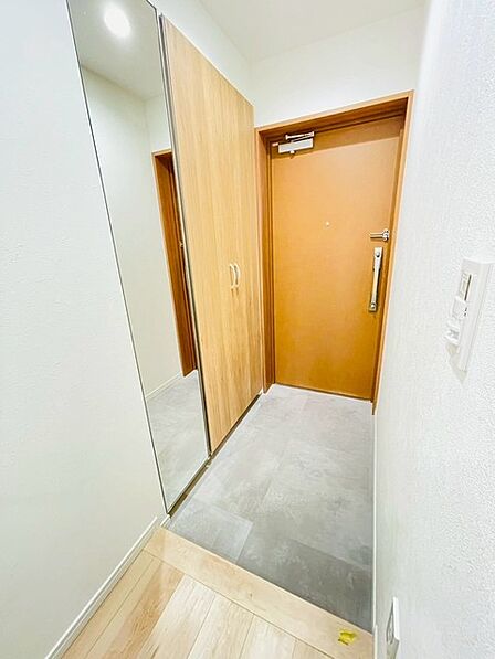 玄関には大容量のウォークインシューズクローゼット。