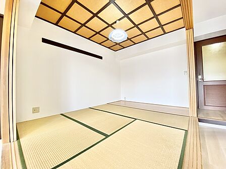 リビングと一体のように使える和室。