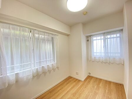洋室は子供部屋にもちょうどいいサイズ感。 