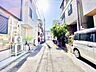 外観：前面道路含む現地写真 