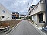 外観：前面道路含む現地写真 