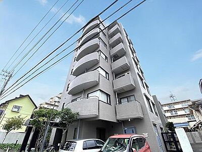 外観：JR京浜東北・武蔵野線「南浦和」駅東口徒歩1分、提携駐車場もあります。エステート白馬南浦和店までお気軽にお問い合わせください。 