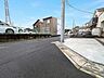 外観：前面道路含む現地写真 