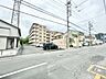 外観：前面道路含む現地写真 