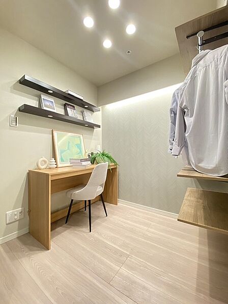 ナチュラルウッドの色合いが、室内にあたたかな雰囲気を運びます。