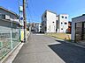 外観：前面道路含む現地写真 