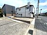 外観：前面道路含む現地写真 