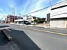 外観：前面道路含む現地写真 