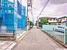 外観：前面道路含む現地写真 