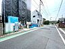 外観：前面道路含む現地写真 