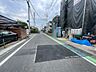 外観：前面道路含む現地写真 