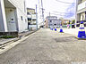 外観：前面道路含む現地写真 