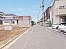 外観：前面道路含む現地写真 
