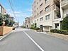 外観：前面道路含む現地写真 
