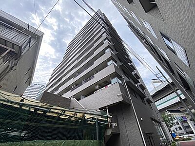 外観:都会の空に端正なシルエットを描く、洗練された佇まいの集合住宅です。 外観:都会の空に端正なシルエットを描く、洗練された佇まいの集合住宅です。